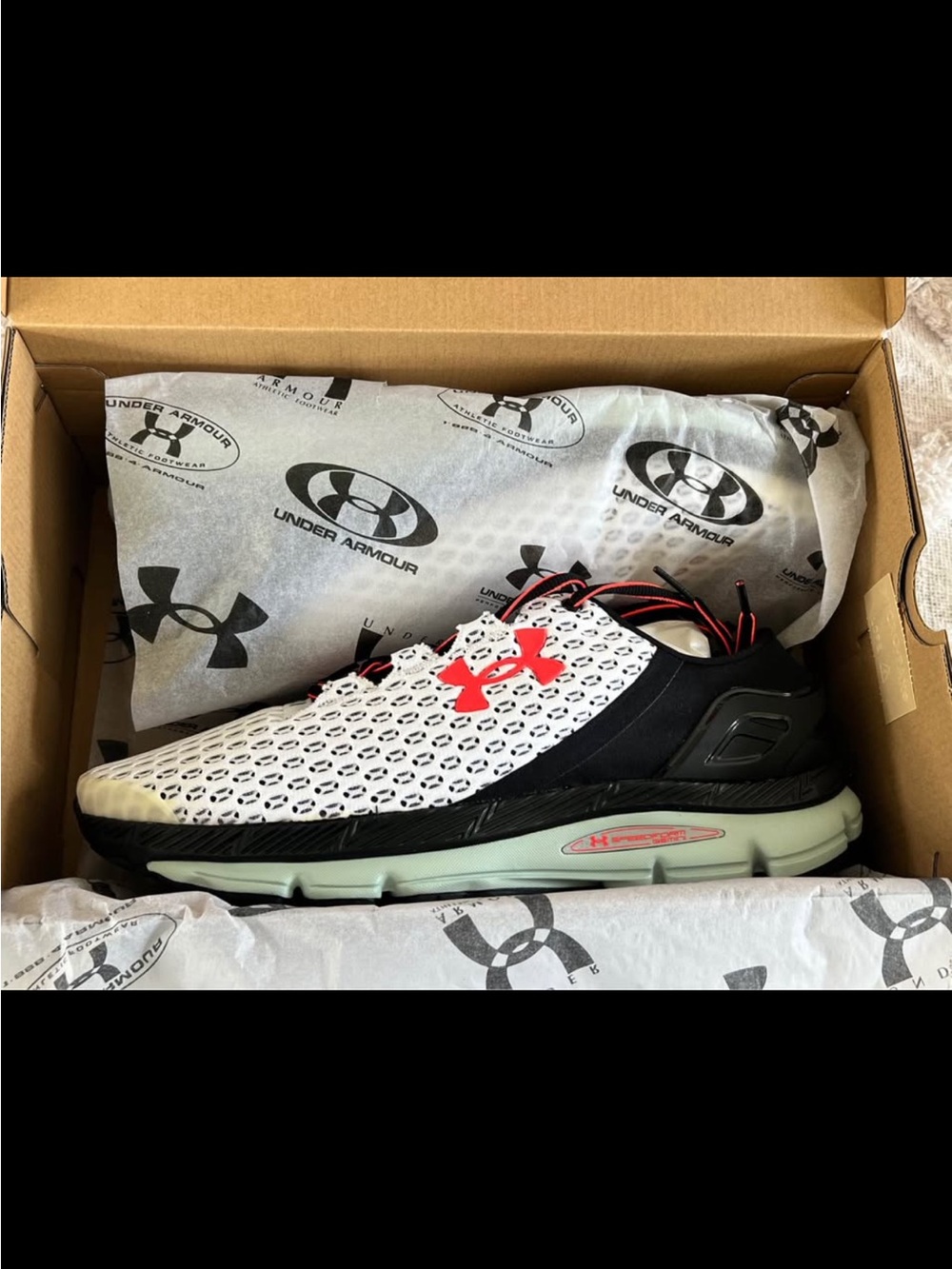 Men’s size 9 under armour speedform Gemini shoes NEW